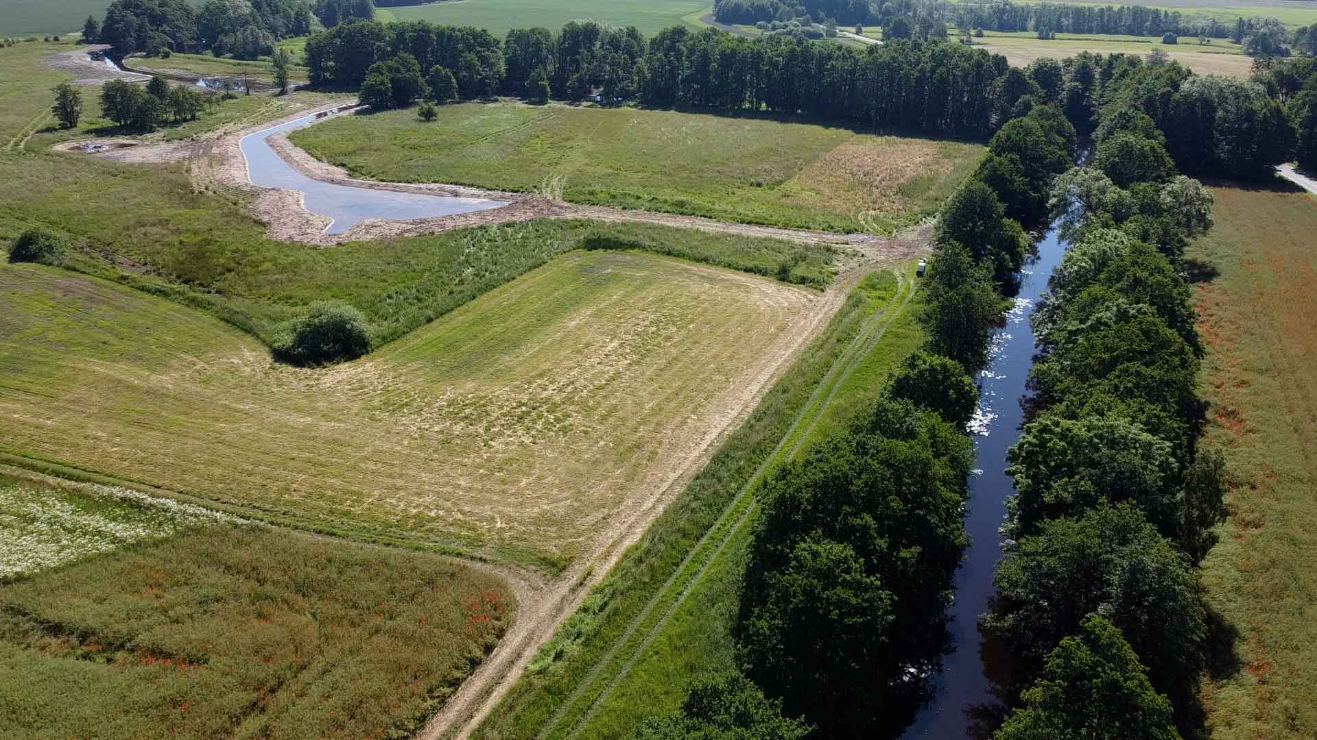 En grävd våtmark intill Helgeå. Foto Biosfärkontoret