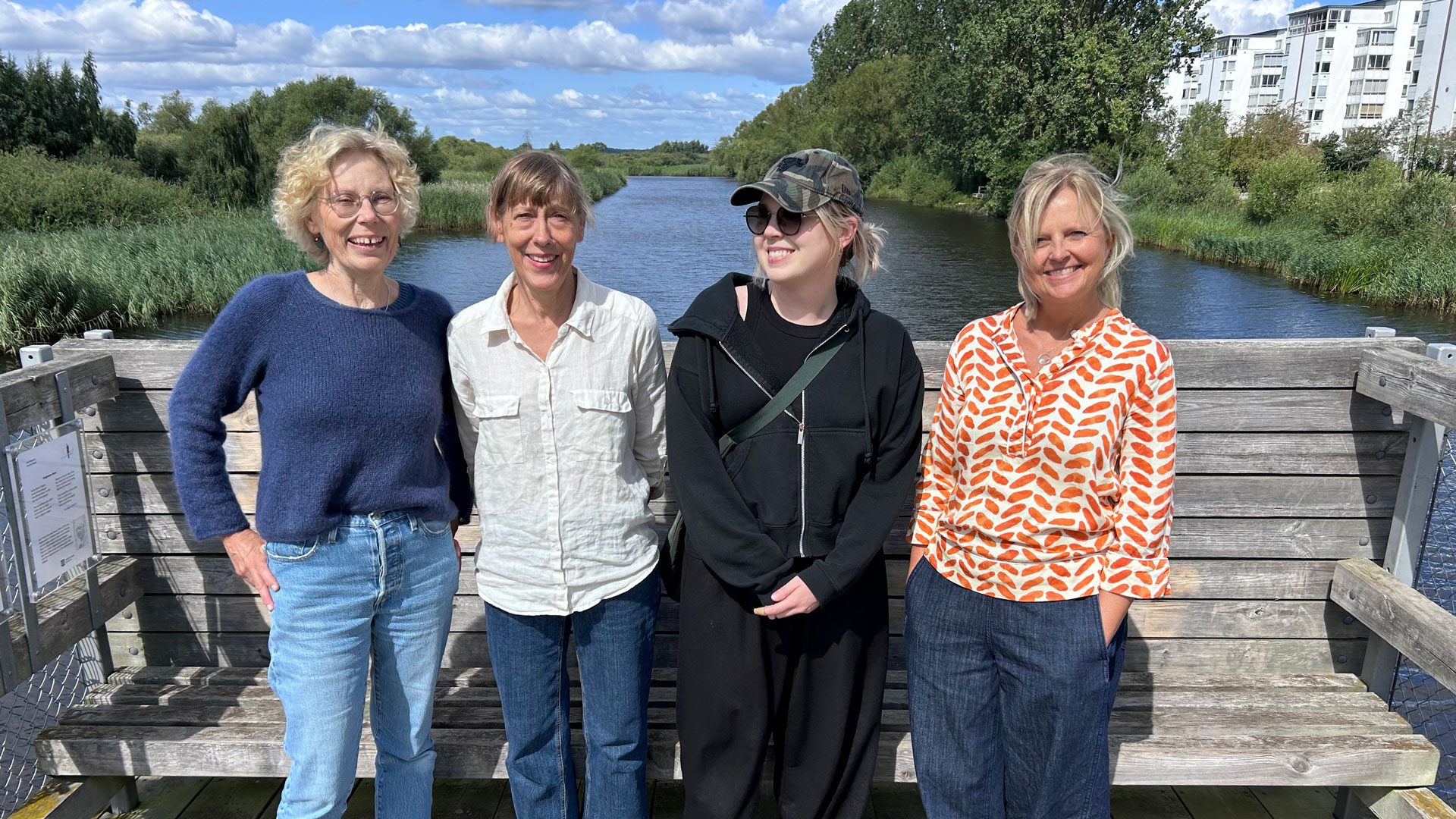 Karin Magntorn, Sofia Lenninger, Emma Törnblad och Hanna Dahlström på naturumbron
